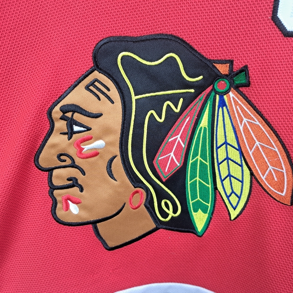 Reebok Chicago Blackhawks NHL Hockey Sweater Stitched Patch Boys Small/Medium - Picture 2 of 12